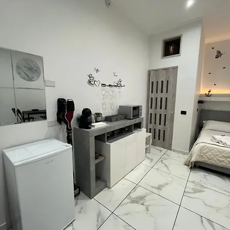 Koronao - Old Apartment Bari